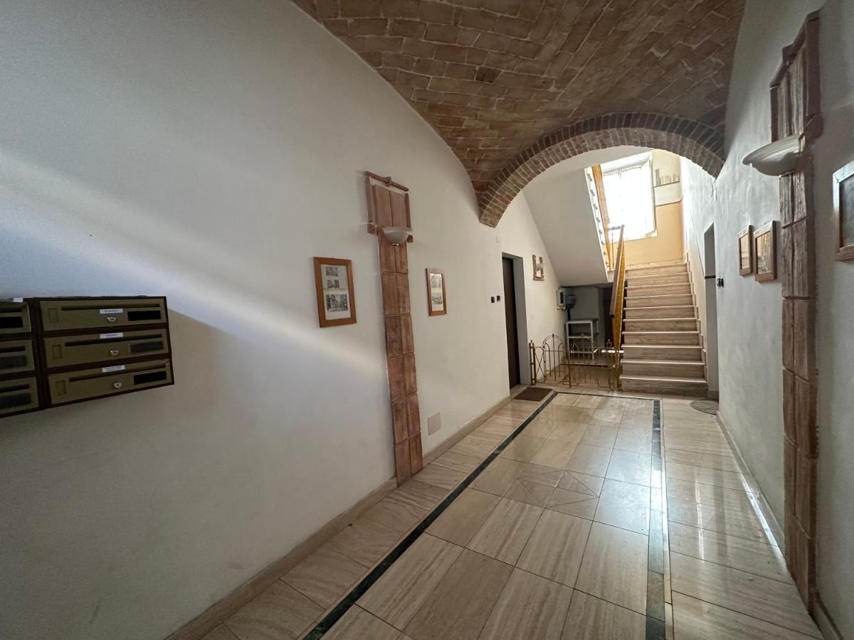 Casa Susanna - Delizioso Piano Terra, Centralissimo, Superservito, Tranquillo, Appena Fuori Ztl Parcheggio Libero Терни Экстерьер фото